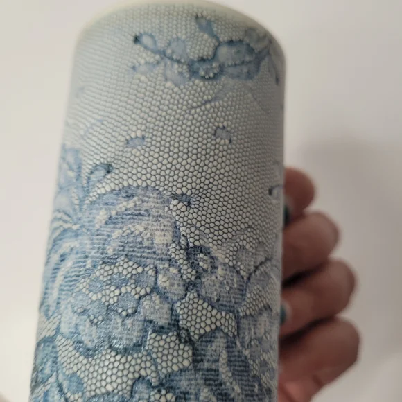 Handmade ceramic mug with teal floral lace print - Picture 9 of 10